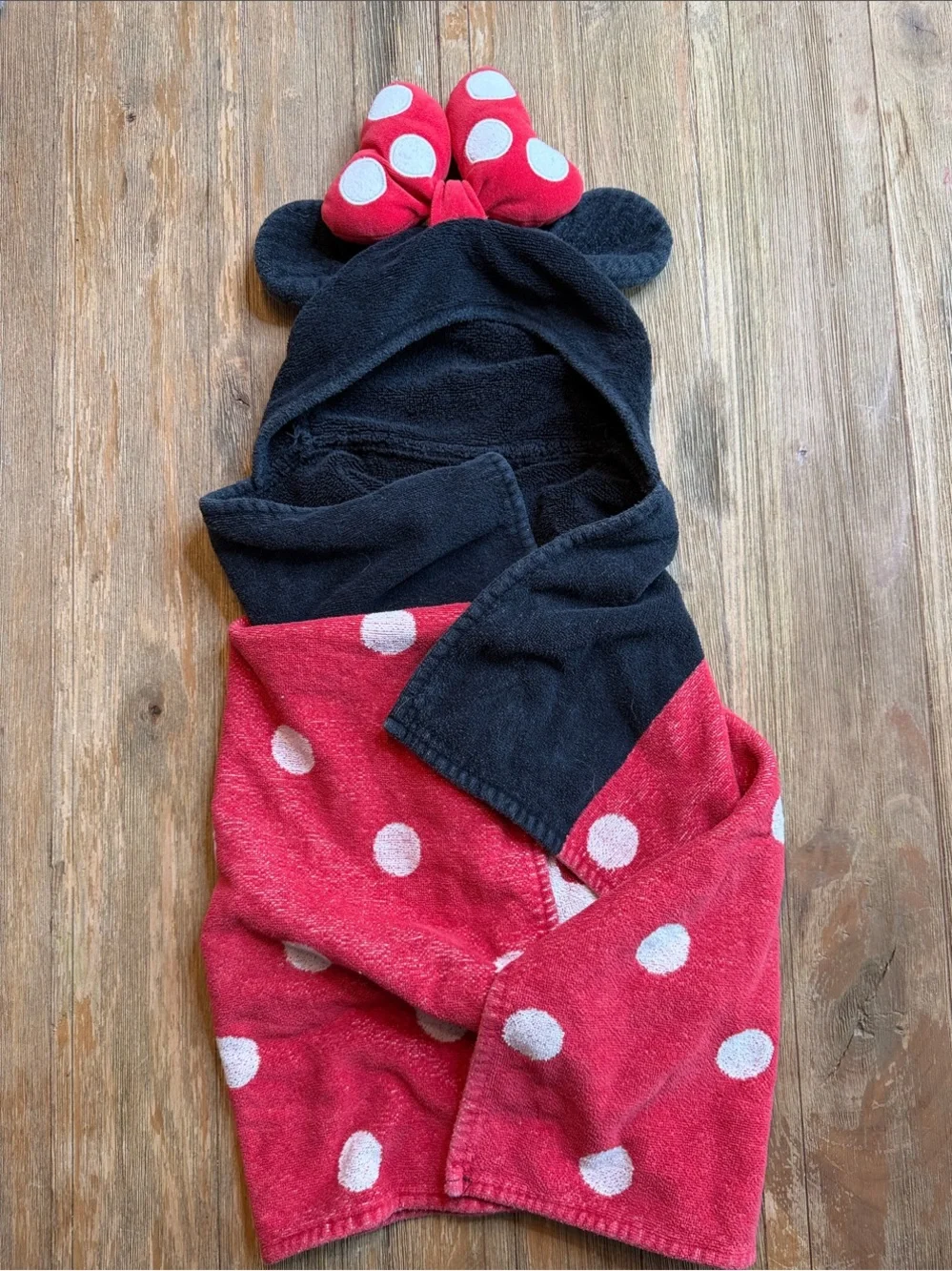 Pottery Barn Kids Minnie Mouse Polka Dot Hooded One-Piece Towel with Bow